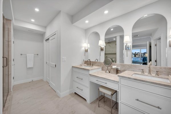 4000 Gulf Shore Blvd N Apt-large-024-016-Master Bath-1500x998-72dpi